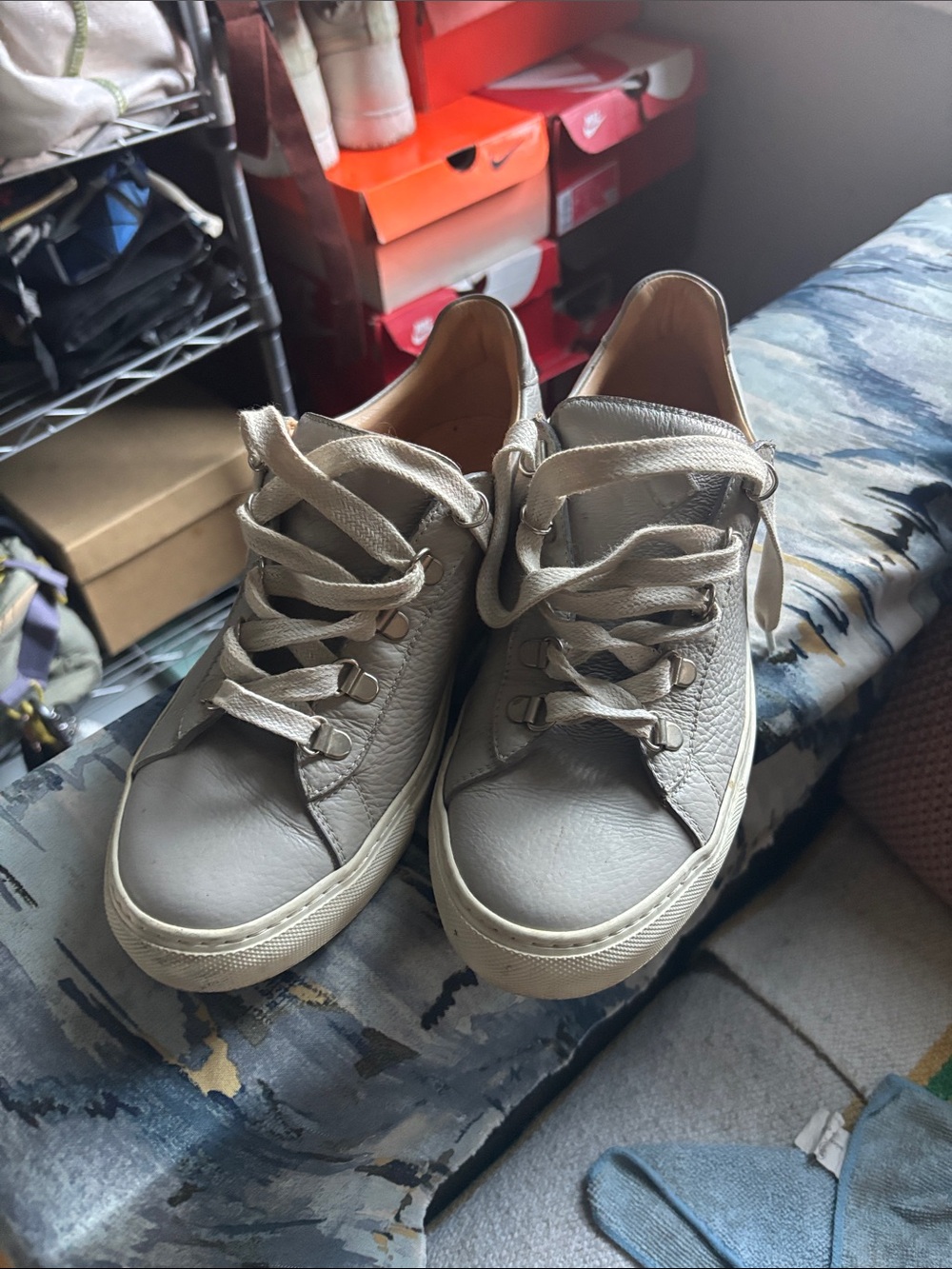 KOIO Low-Top Leather Sneakers in Light Gray